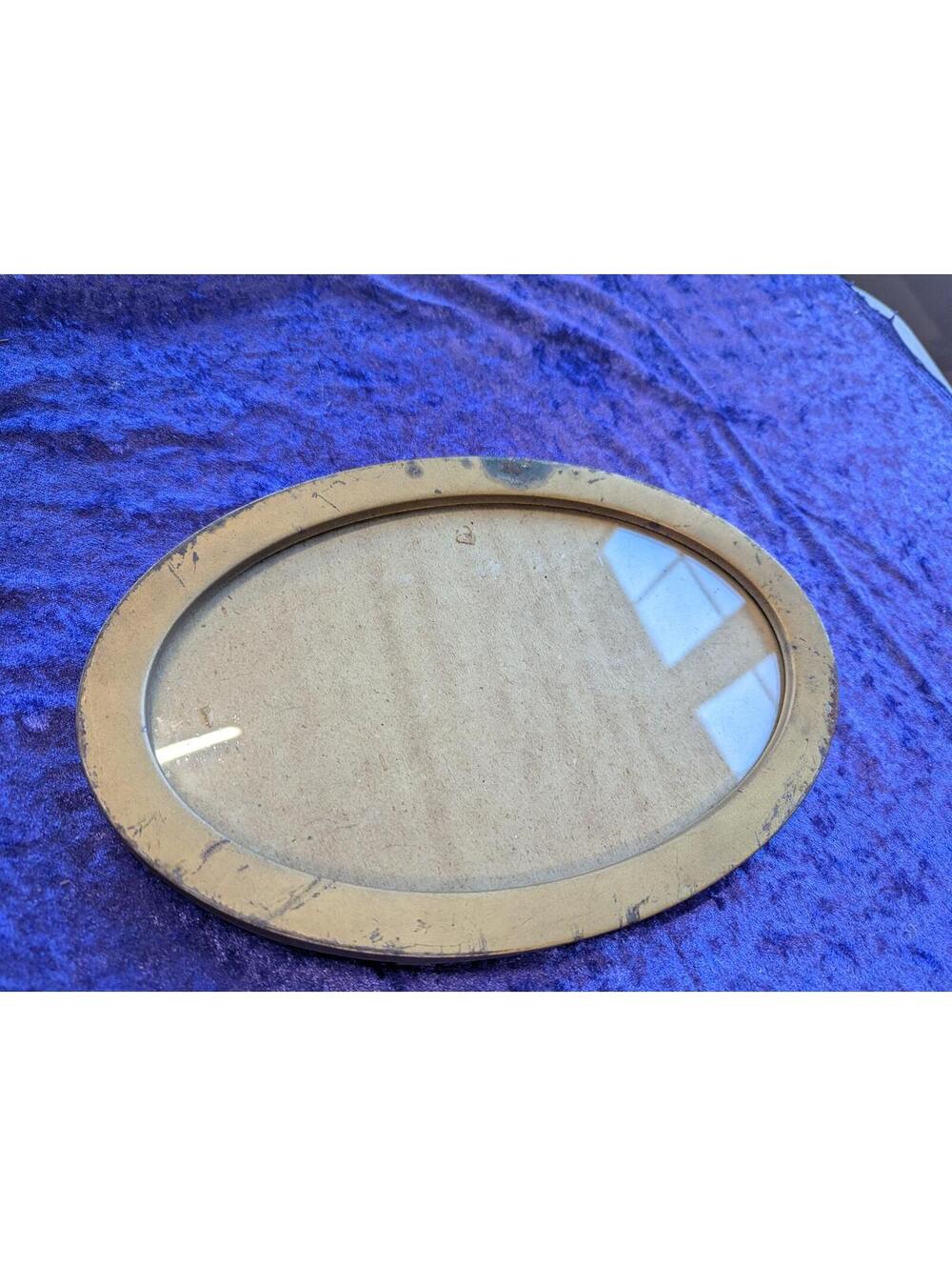 Vintage Oval Frame with Backing - Picture 4 of 8
